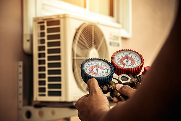 Professional Emergency Hvac technician working in North Chelmsford, MA